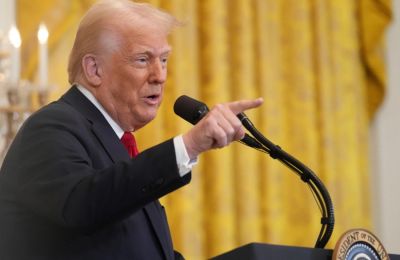 Μόλις το 22% δηλώνει ότι συμφωνεί εντελώς με τον τρόπο διακυβέρνησής του, ενώ διπλάσιοι Αμερικανοί (45%) εκφράζουν αποδοκιμασία