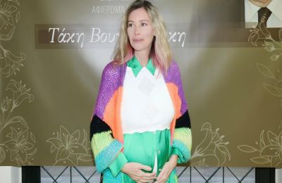 Έγκυος στο τρίτο της παιδί στα 53 της χρόνια είναι η ηθοποιός Άριελ Κωνσταντινίδη...