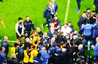 Ολυμπιακός - ΑΕΚ: Ξύλο στο φινάλε (vid)