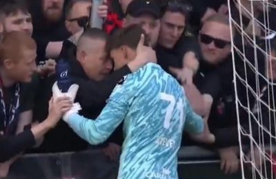 Οπαδοί αγκάλιασαν αντίπαλο κίπερ που είχε χάσει τον πατέρα του