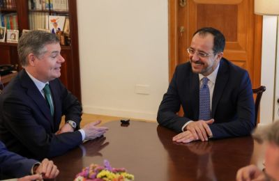 Ακραία ρητορική βίας ακόμη κι εναντίον ομοεθνών τους που βρίσκονται στην Κύπρο εξέφρασαν ο Αϊντίν Ουνάλ και ο Οκτάι Σαράλ