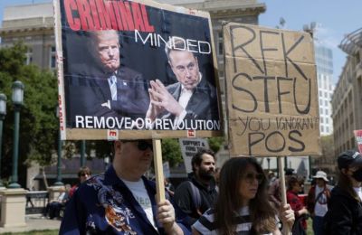 Μόλις το 22% δηλώνει ότι συμφωνεί εντελώς με τον τρόπο διακυβέρνησής του, ενώ διπλάσιοι Αμερικανοί (45%) εκφράζουν αποδοκιμασία