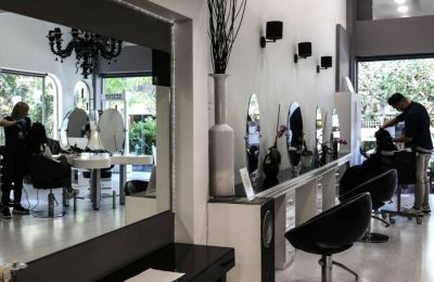 Κουρεία και κομμωτήρια αλλοδαπών ανοίγουν Πάσχα, Χριστούγεννα, Κυριακές από τις 6:00 το πρωί μέχρι τα μεσάνυχτα, ανέφερε ο πρόεδρος της ομοσπονδίας, Νάκης Παντελίδης
