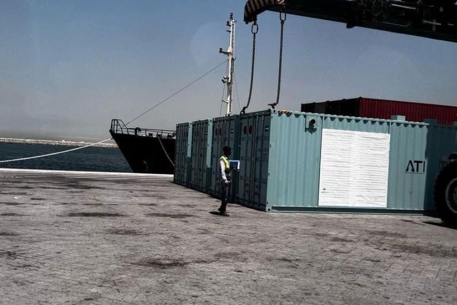 Φορτώνονται και έρχονται Κύπρο οι μονάδες αφαλάτωσης