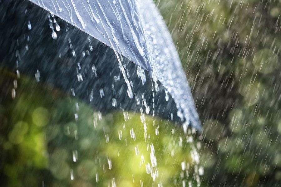 Με βροχές, καταιγίδες και χαλάζι το σκηνικό του καιρού