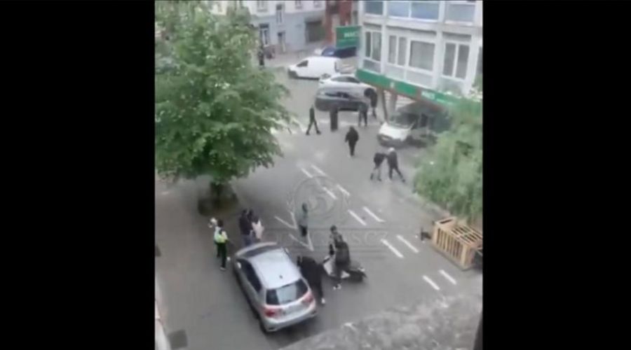 Οπαδός της Άντερλεχτ πατάει με το μηχανάκι του οπαδό της Μπριζ (vid)