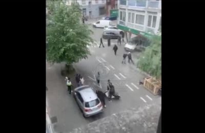 Οπαδός της Άντερλεχτ πατάει με το μηχανάκι του οπαδό της Μπριζ (vid)