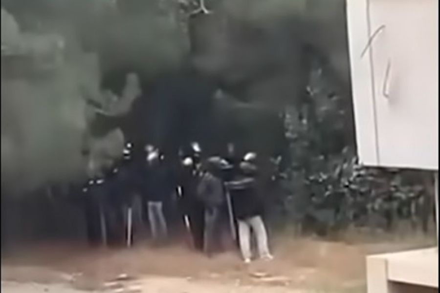 Αθήνα: Πεδίο μάχης κουκουλοφόρων η Πολυτεχνειούπολ