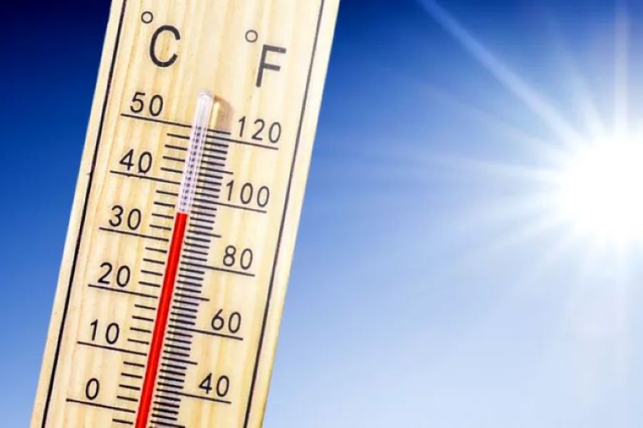 «Χτυπά» 30αρια η θερμοκρασία