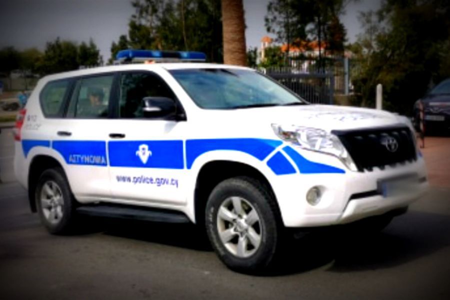 Στο πρόσωπο χτύπησε ο 19χρονος τον αστυνομικό