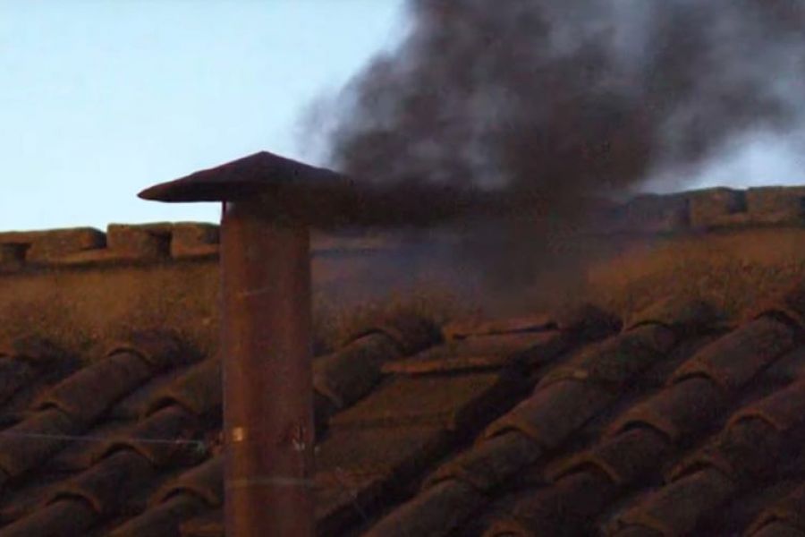 Άκαρπη η πρώτη ψηφοφορία για την ανάδειξη του νέου Πάπα Άκαρπη η πρώτη ψηφοφορία για την ανάδειξη του νέου Πάπα