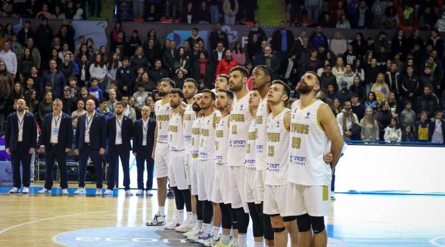 Η τεράστια αγκαλιά του κόσμου στην Εθνική Κύπρου