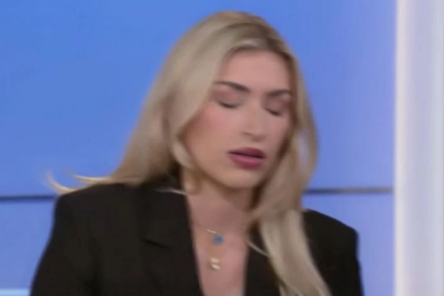 Αναστάτωση στον «αέρα»- Η στιγμή που αναλύτρια λιποθυμάει
