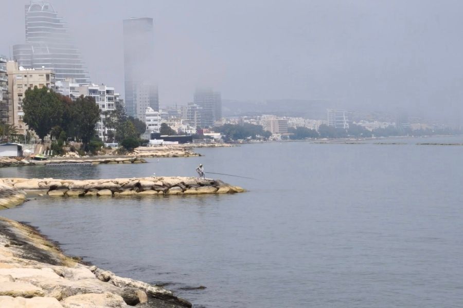 Από 36άρι στο εσωτερικό μέχρι ψιλόβροχο ορεινά – Μας πνίγει η σκόνη