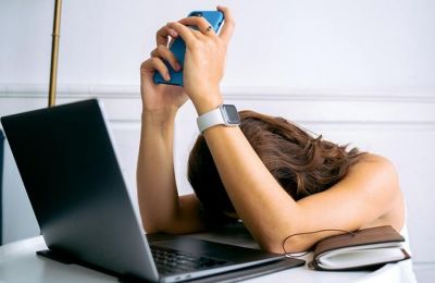 Μισούμε τη δουλειά μας αλλά δεν μας παίρνει να φύγουμε; Τι κάνουμε