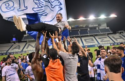 Το «ντου» στη διάσκεψη, η αποθέωση Μάρτινς και το πάρτι! (vids)