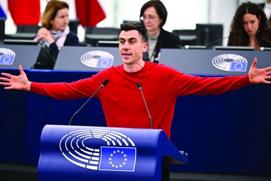 Το παιδομάζωμα στην Ουκρανία δεν «αγγίζει» τον Φειδία