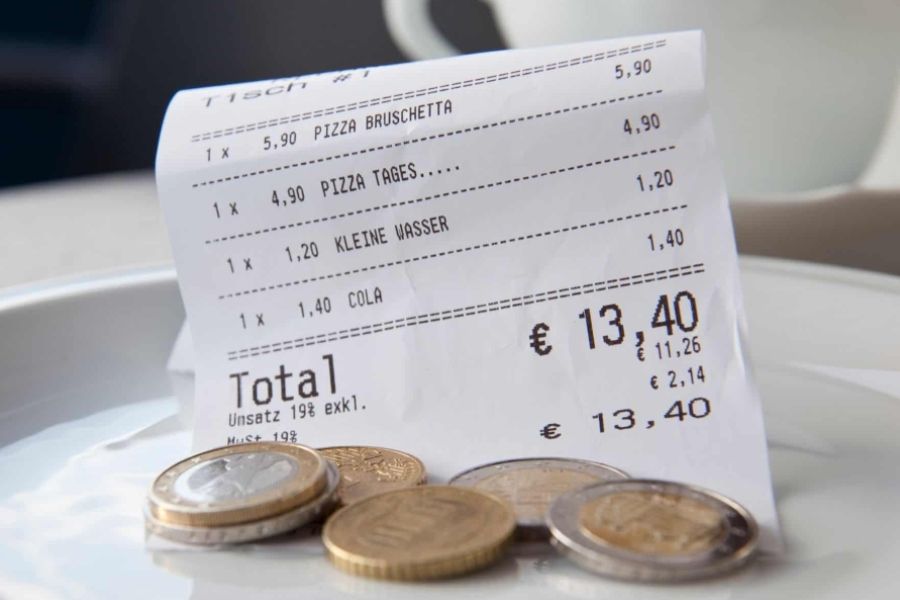 Αν ψηφιστεί νόμος για τα tips θα τους αποκόπτεται διοικητικό κόστος