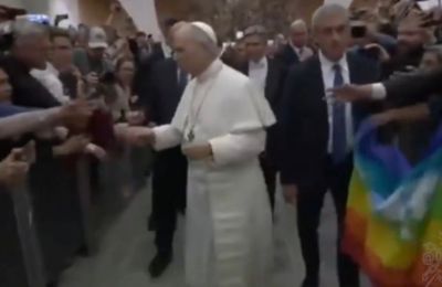 Στο επίκεντρο δημόσιας συζήτησης βρίσκεται ο Πάπας Λέων ΙΔ’