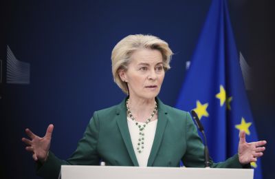 Η Κομισιόν έχασε υπόθεση για τα sms φον ντερ Λάιεν - Μπουρλά