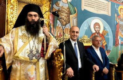 Πρόσφατα γεγονότα στην Πάφο έδωσαν έμπνευση για σάτιρα με πρωταγωνιστές τον μητροπολίτη Τυχικό και τον δήμαρχο Φαίδωνα Φαίδωνος