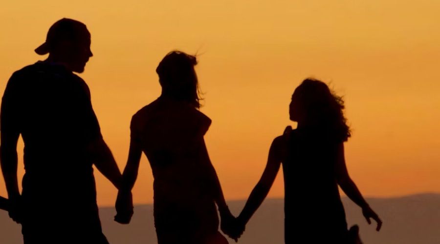 Διαβάζοντας κάποιος τα σχόλια κάτω από την ανάρτηση μόνο συγκίνηση νιώθει για την ανθρωπιά που ξαφνικά αναδύει το διαδίκτυο.