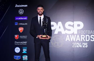 Βραβεύτηκε για την καλύτερη απόκρουση της χρονιάς! (vid)
