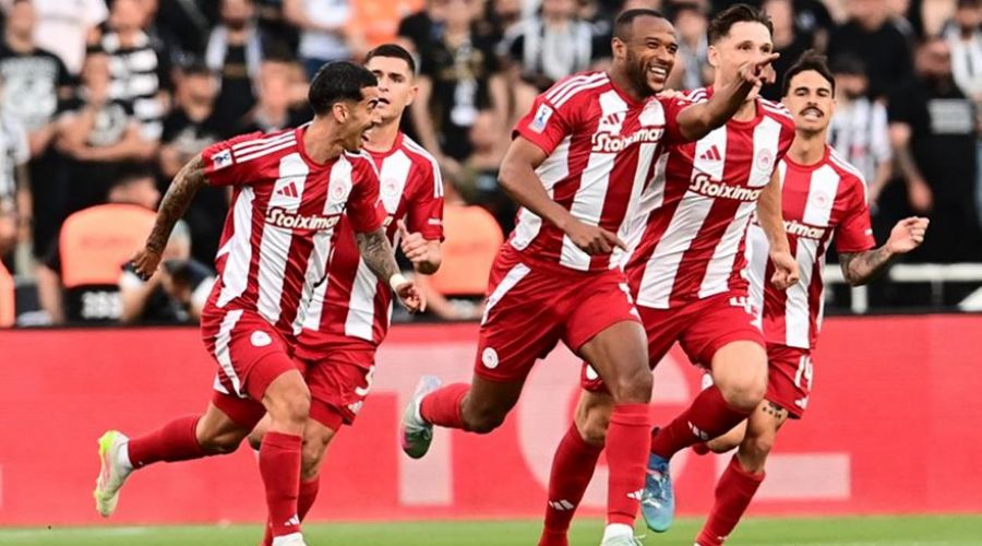 Σφράγισε θρυλικό νταμπλ στα 100 του χρόνια ο Ολυμπιακός