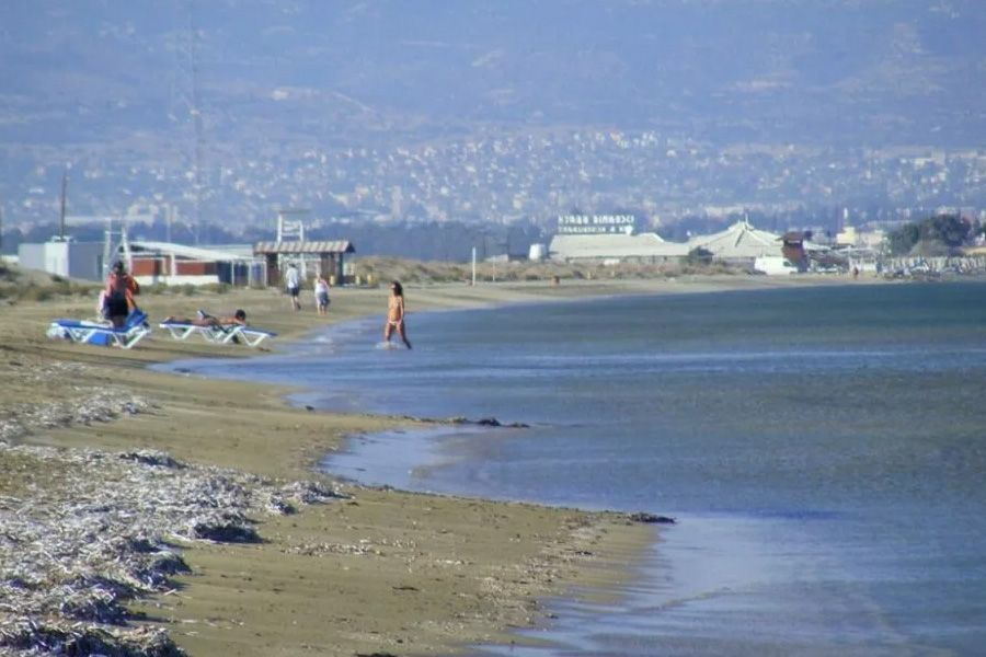 «Nα μην κολυμπά το κοινό στο Lady’s Mile μέχρι νεωτέρας»