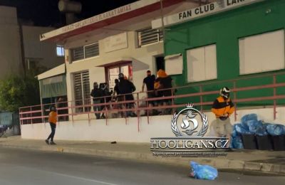 Φωτογραφία: Με διακριτικά του ΑΠΟΕΛ οι κουκουλοφόροι-κρανοφόροι