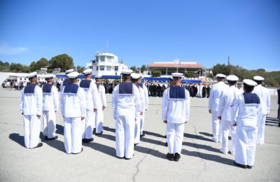 «Μόνο όσοι διαθέτουν σιδερένια ψυχικά αποθέματα και ύψιστη σωματική αντοχή μπορούν υπηρετήσουν στη Μονάδα Υποβρυχίων Καταστροφέων», δήλωσε ο Βασίλης Πάλμας