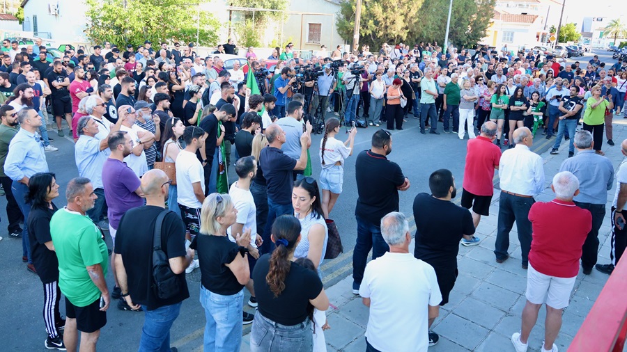 Συγκέντρωση διαμαρτυρίας στο οίκημα στη Λακατάμια (ΦΩΤΟ)