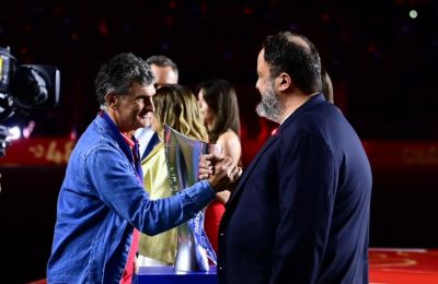 «Είναι αρκετά τρελός για να συνεχίζει να ονειρεύεται»
