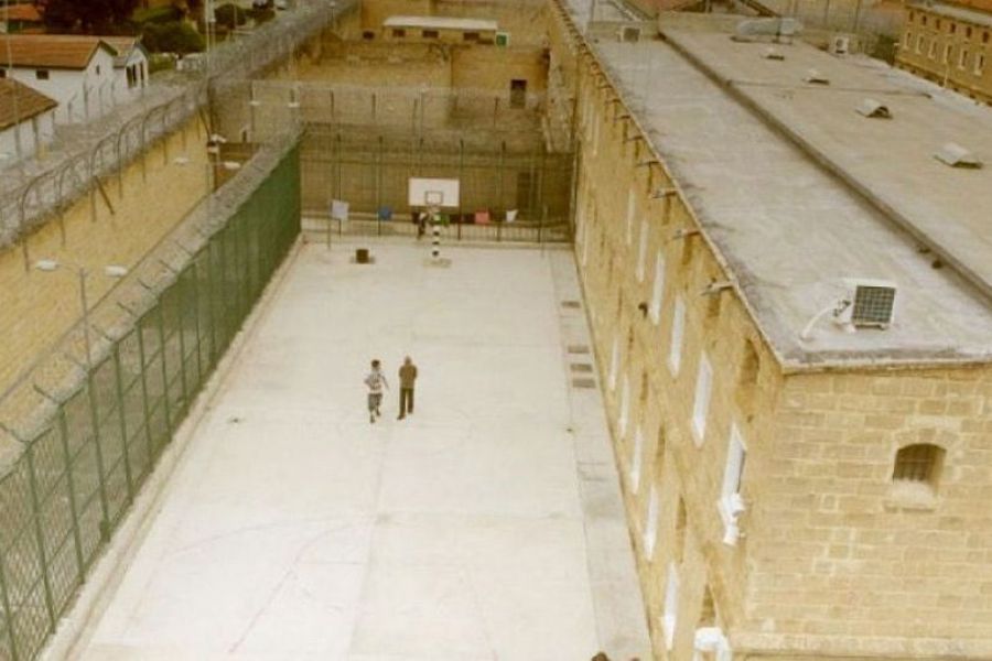 Πέντε εντάλματα σύλληψης για τα έγγραφα του αρχιδεσμοφύλακα