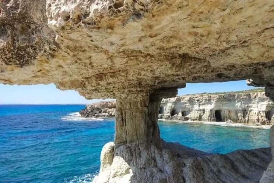 Διάσωση γυναίκας από θαλασσινές σπηλιές
