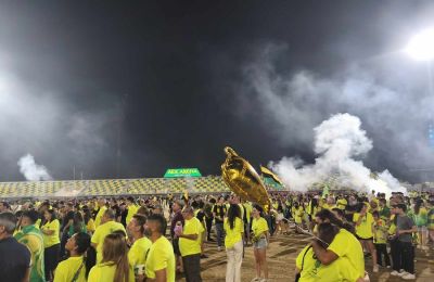 «Κάηκε» η Λάρνακα, χαμός στα πανηγύρια της ΑΕΚ