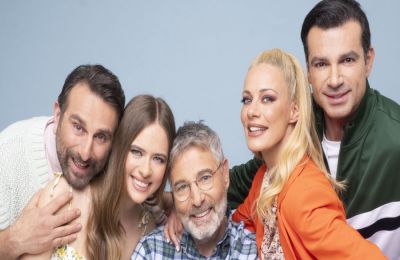Μετά από τρία χρόνια επιτυχίας με συνεχή sold-out στην Αθήνα αλλά και στη Θεσσαλονίκη, τα «Μαθήματα Κωμωδίας» του Θοδωρή Αθερίδη έρχονται για πρώτη φορά στην Κύπρο