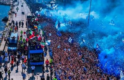 Η μεγαλειώδης παρέλαση της Νάπολι με 200.000 κόσμο