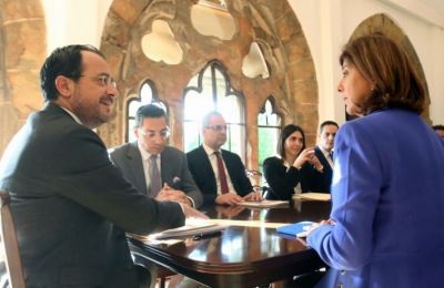 Το βασικό ερώτημα που θα πρέπει να απαντηθεί είναι αν η εκ Κολομβίας απεσταλμένη υπέπεσε όντως σε λεκτικό ατόπημα...
