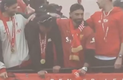 «Άβολη» στιγμή, δίπλα στον Σαλάχ (vid)