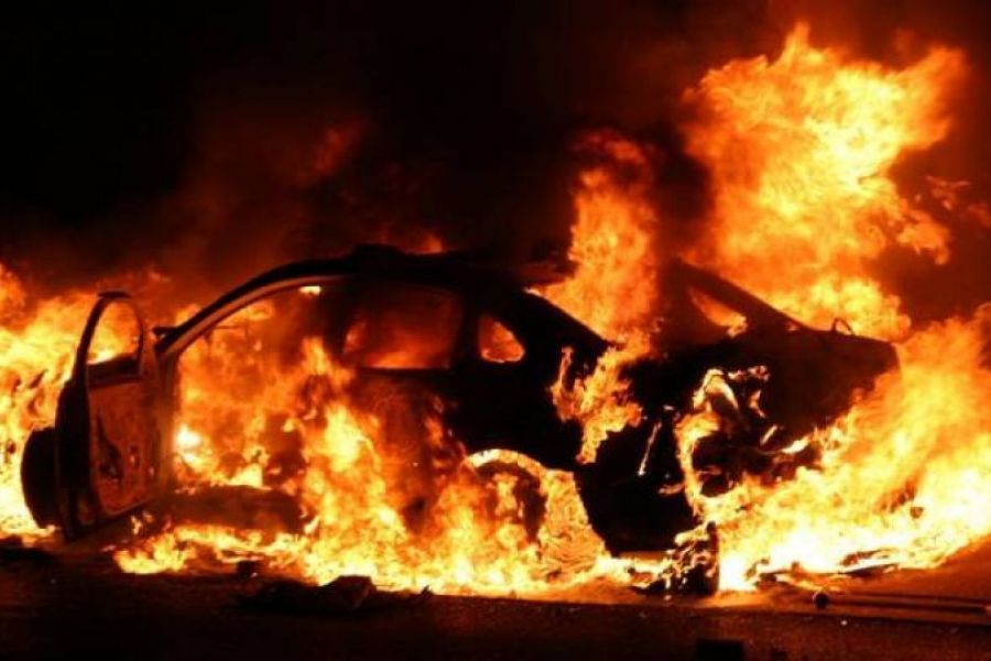 Όχημα τυλίχθηκε στις φλόγες στον Άγιο Δομέτιο