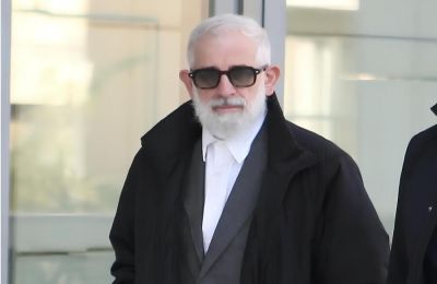 Ο ηθοποιός εμφανίστηκε στο δικαστήριο, ωστόσο η κατάσταση της υγείας του δεν είναι καλή, με αποτέλεσμα να βγει από την αίθουσα