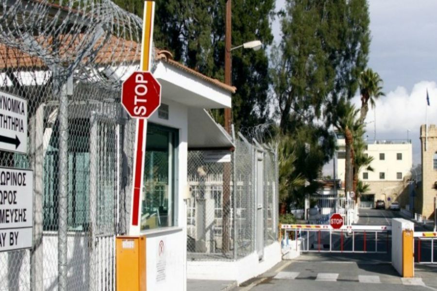 Ελεύθεροι οι πέντε δεσμοφύλακες για τα έγγραφα των φυλακών