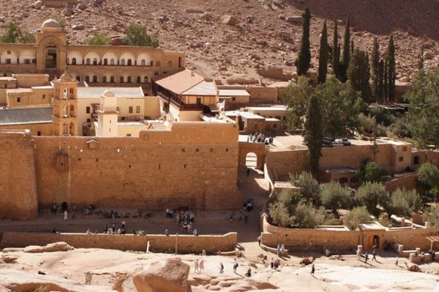 Σινά: Οι μοναχοί πενθούν και προσεύχονται για τη σωτηρία της Μονής