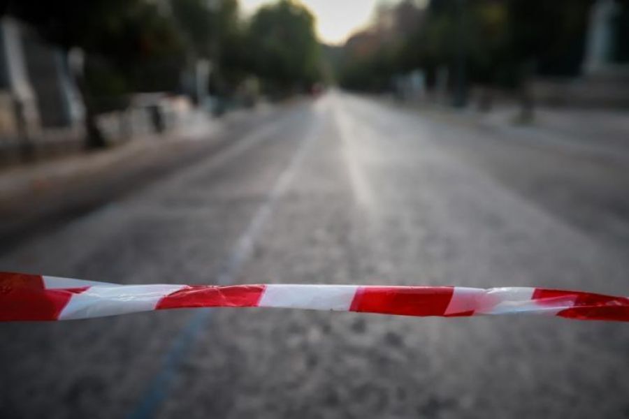 Κλειστή λωρίδα στον Αυτοκινητόδρομο – Όχημα συγκρούστηκε σε δέντρο