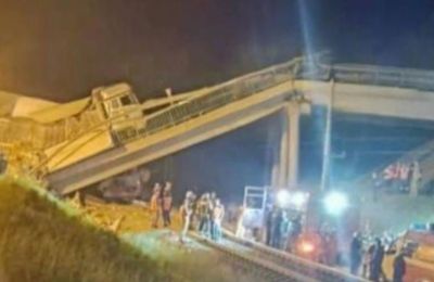 Κατέρρευσε γέφυρα στη Ρωσία - Τουλάχιστον 7 νεκροί και 30 τραυματίες