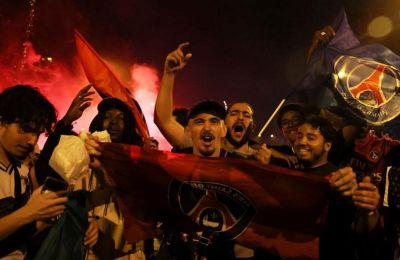 «Κάηκε» χθες το Παρίσι για τη Παρί - Πανηγυρισμοί και άγρια επεισόδια