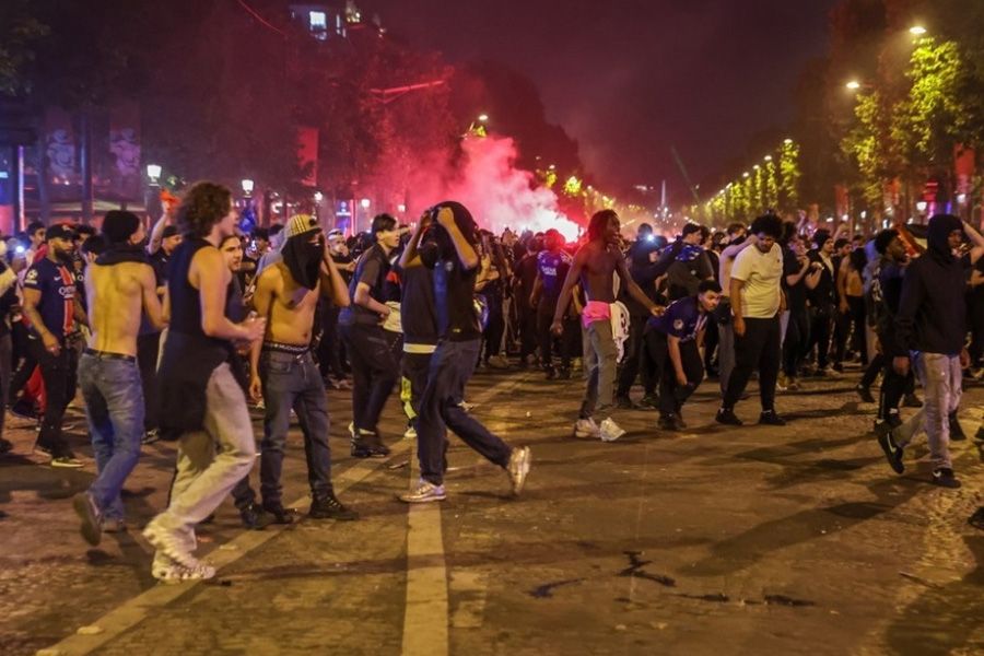 Χάος στη Γαλλία μετά τον θρίαμβο της Παρί: Δύο νεκροί, 200 τραυματίες