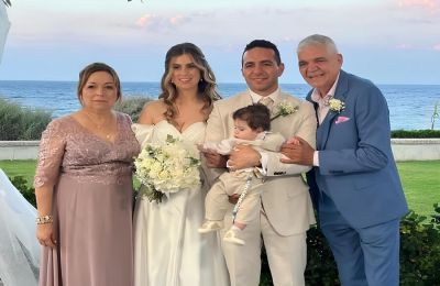 Ο λαμπερός γάμος και το ρομαντικό νυφικό