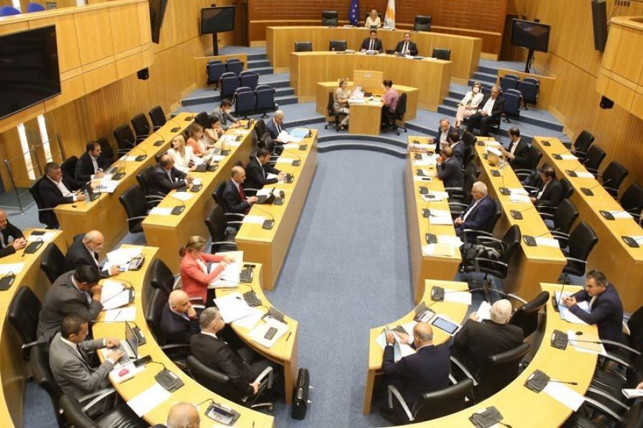 Απαντά στην Ελεγκτική η Βουλή – Ουδέποτε επέλεξε ξενοδοχεία η Αννίτα